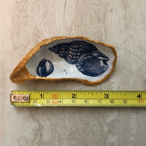 Handmade oyster shell jewelry trinket dish / ring dish - seashell design 🐚 - Picture 3 of 5